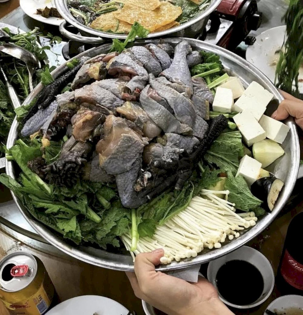 Lẩu gà đen